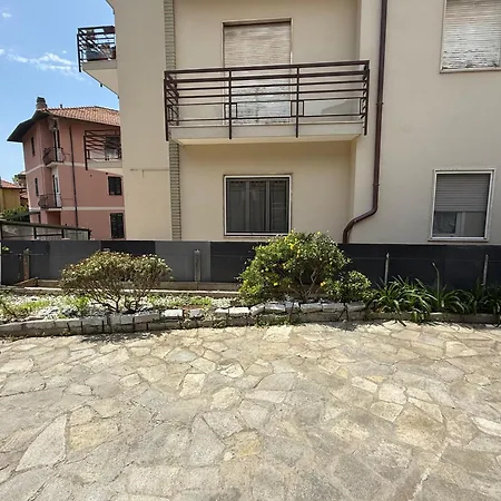 Oneglia House 度假居 *